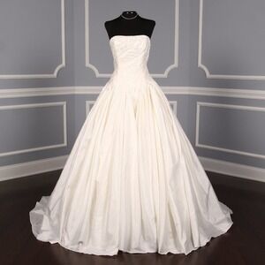 St. Pucchi Olivia Z168 Wedding Dress Size 10